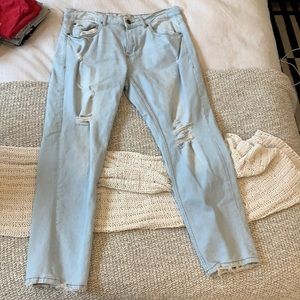 Ripped jeans, light wash